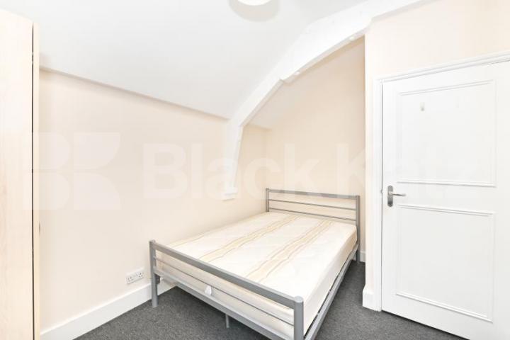 			MEWS HOUSE, 3 Bedroom, 1 bath, 1 reception Flat			 Park Mews, Crouch End N8